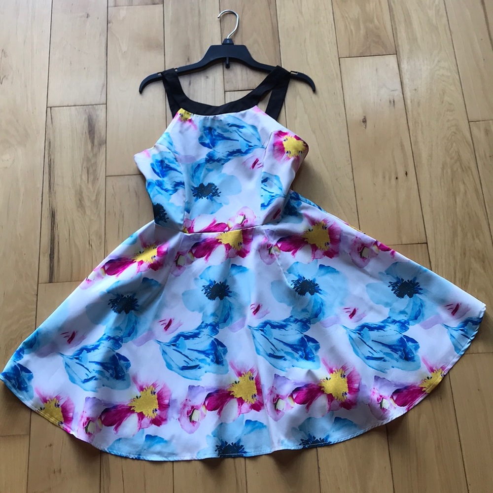 Summer floral sleeveless sun-dress